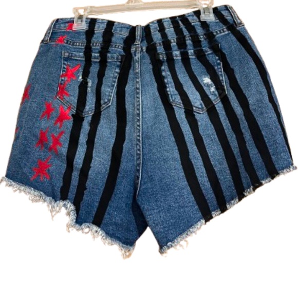 Birds of Prey Her Universe Juniors “American Flag” Painted Cut Out Shorts Sz-9 - Picture 6 of 6